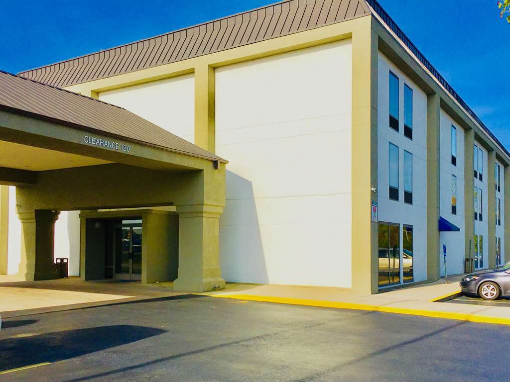 Motel 6 - Newest - Ultra Sparkling Approved - Chiropractor Approved Beds - New Elevator - Robotic Massages - New 2023 Amenities - New Rooms - New Flat Screen Tvs - All American Staff - Walk To Longhorn Steakhouse And Ruby Tuesday - Book Today And Sav Kingsland Eksteriør billede